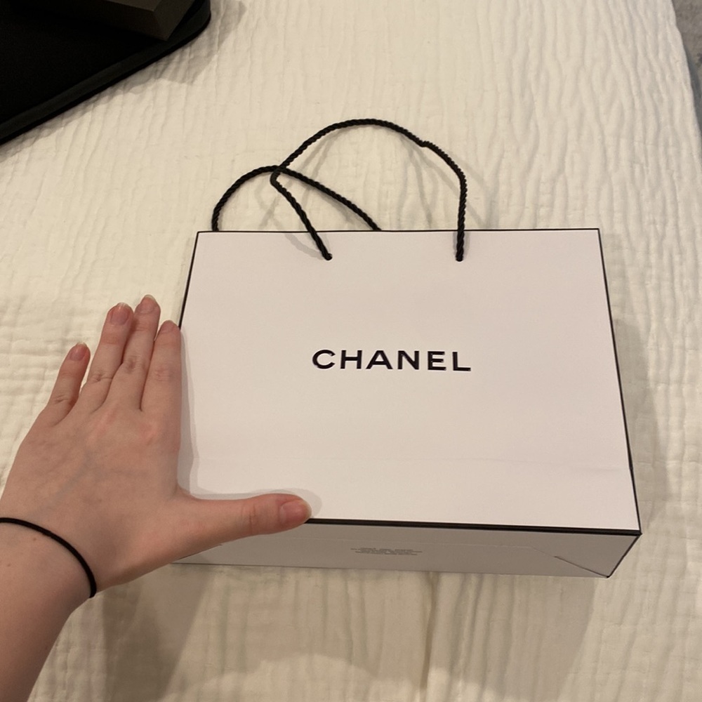 Authentic chanel bag - Picture 2 of 2
